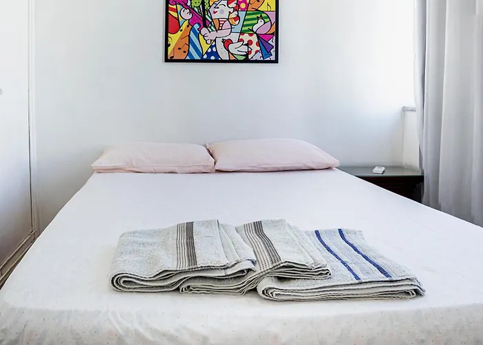 Apartamento Completo Na Praia De Copacabana 02 Quartos Com Vista Lateral Mar Em Andar Alto, Ar, Wifi , Netflix, Pauloangerami Rmvc18 Rio de Janeiro